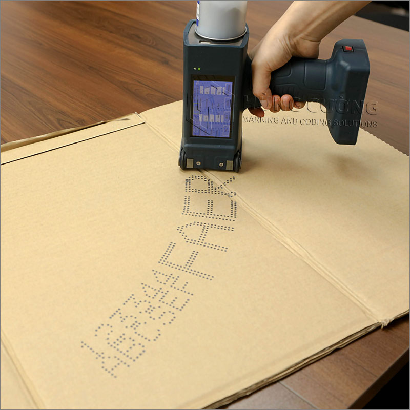 8. May-in-phun-ma-ky-tu-size-lon-cam-tay-al-16